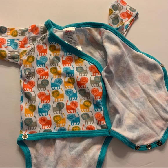Zutano newborn crossover bodysuit with lions - Picture 5 of 5